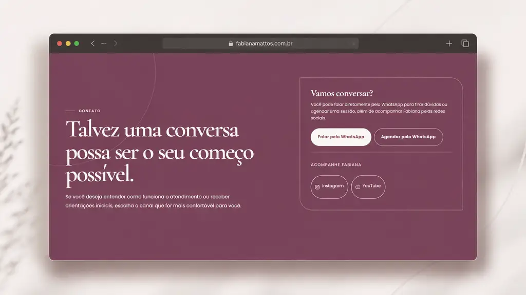 Seção real do site de Fabiana Coimbra com opções de contato e redes sociais